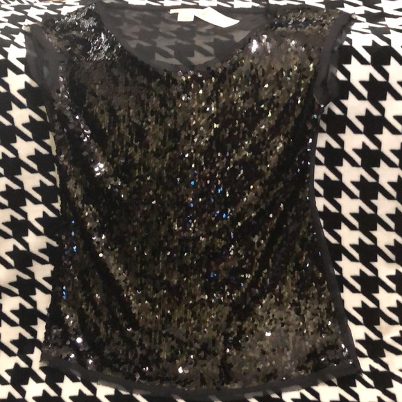 ✨HOST PICK!✨Ladies Arden B. Sequin Top - Picture 10 of 11